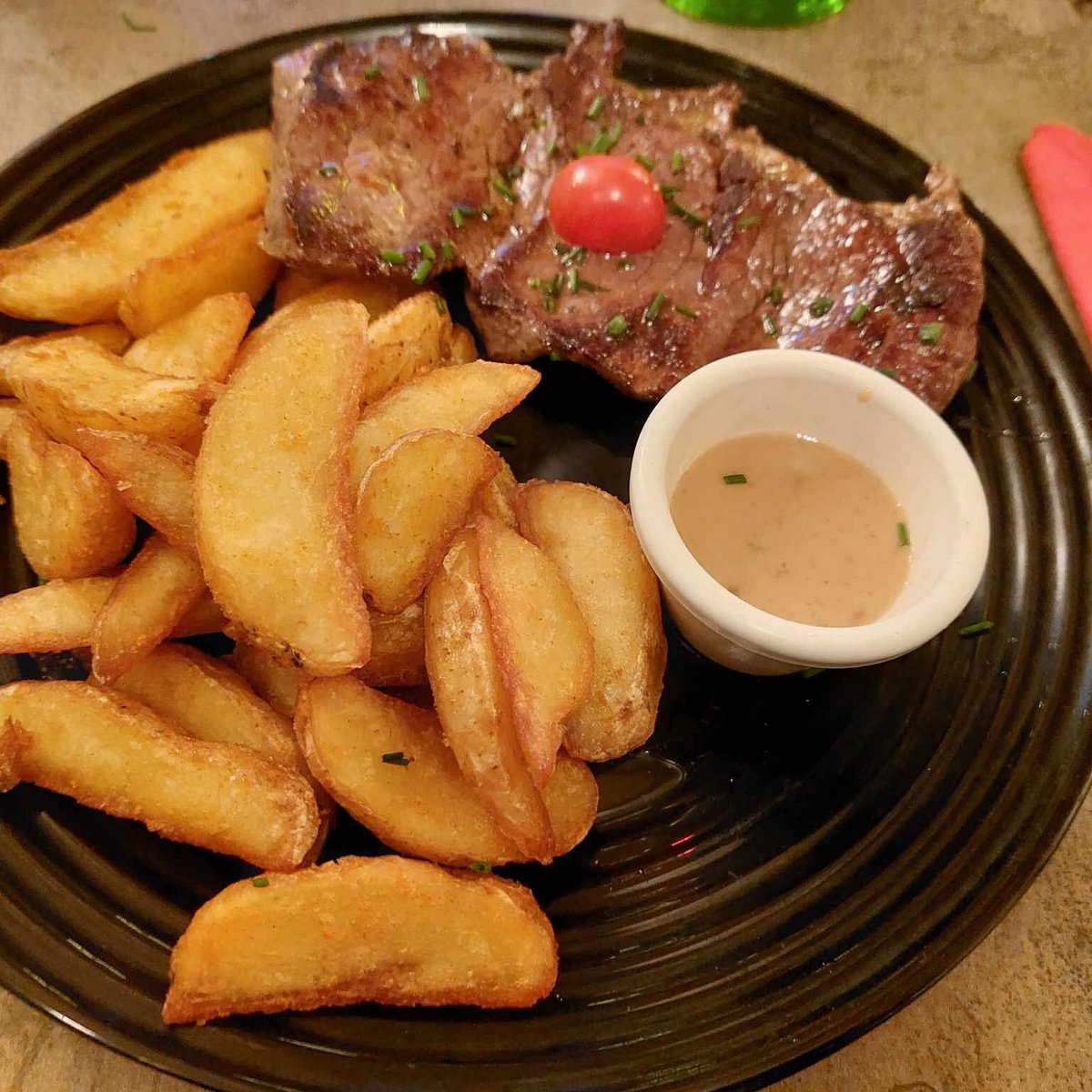 La Reserve Du Terroir - Restaurant Paris 4 signature dishes Tartare de Boeuf
Beef Steak and Chips
Tartare de Saint-Jacques
